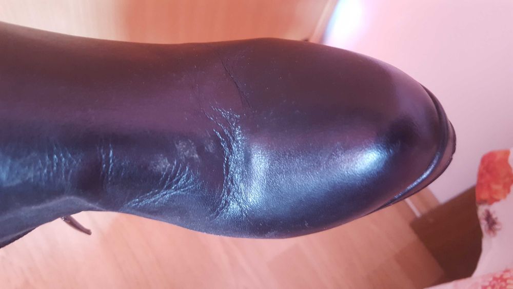 Ghete/ botine negre din piele marimea 38