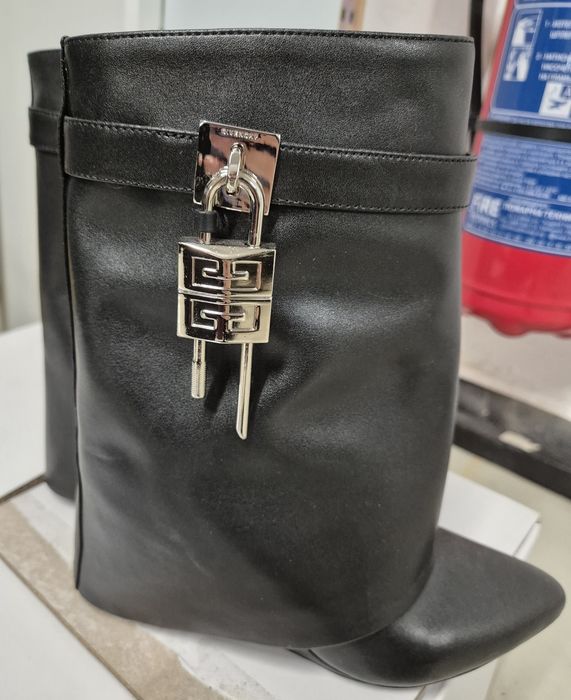 Боти  ,,Givenchy" черни