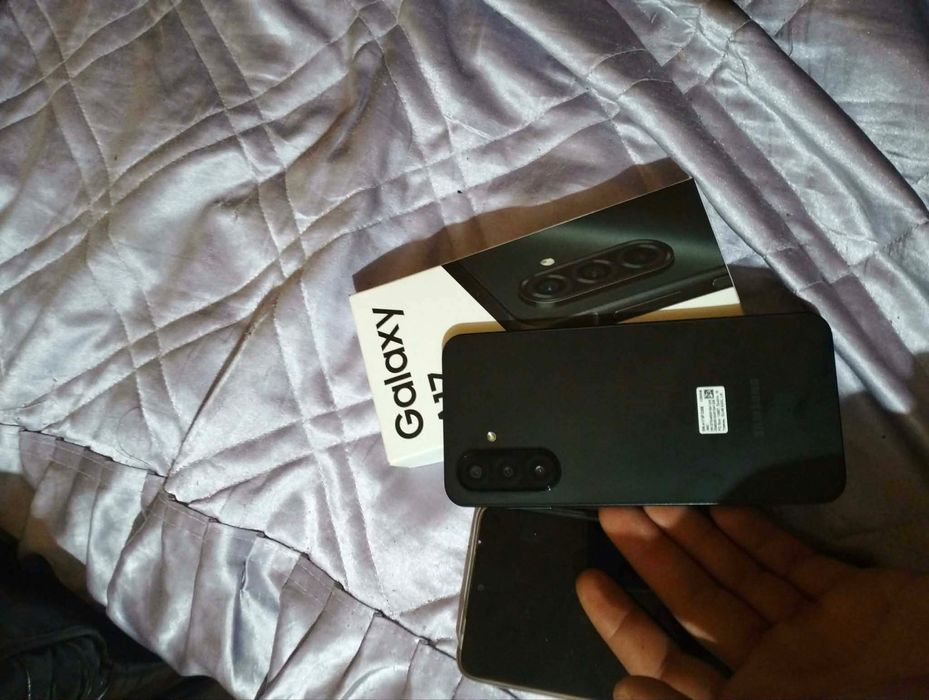Telefon Samsung a 17