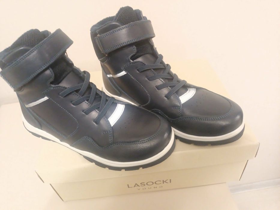 Продавам детски боти от естествена кожа