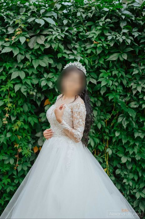 Vand rochita de mireasa facuta pe comanda cu coronita si voal cadou ,