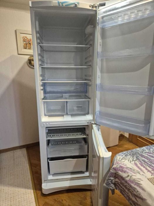 Холодильник Indesit