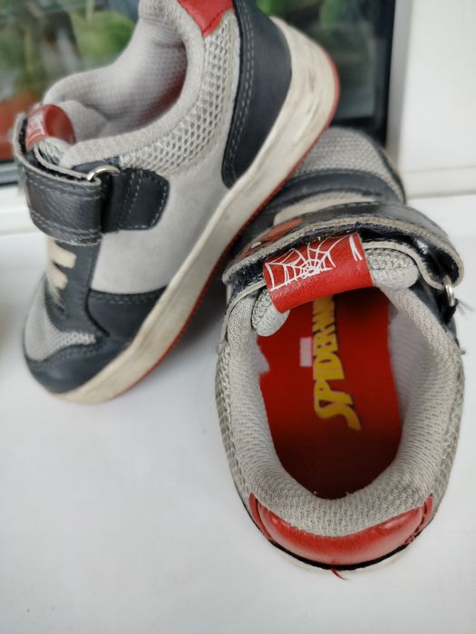 Кожаные кроссовки 24 раз