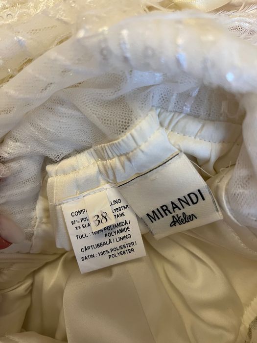 Rochie de mireasă cu trena amplă