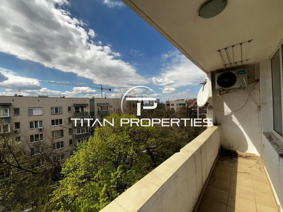 Тристаен апартамент за продажба в кв. Кючук Париж