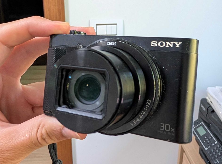 Camera foto pentru excursii - Sony DSC HX90V - Zoom optic 30X - 4 acumulatori - card 64 GB+16GB