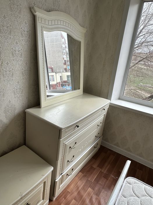 Продается спальный гарнитур