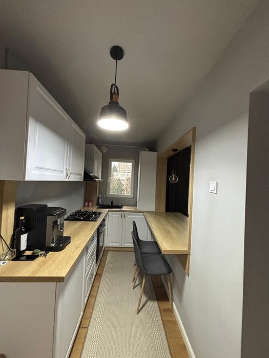 Vand sau schimb apartament cu 3 camere, cu unul nefinisat mai mare