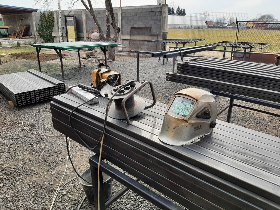 Stâlpi de gard, stâlpi iluminat, stâlpi poartă.