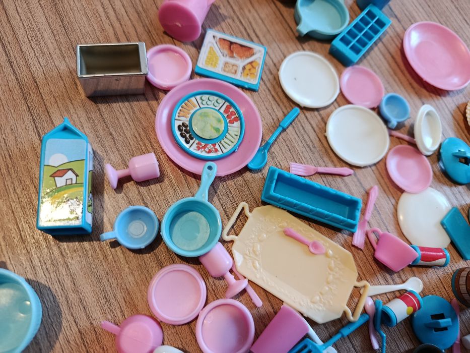 Lot super accesorii pentru bucătărie păpuși pahare oale cratițe Tavi