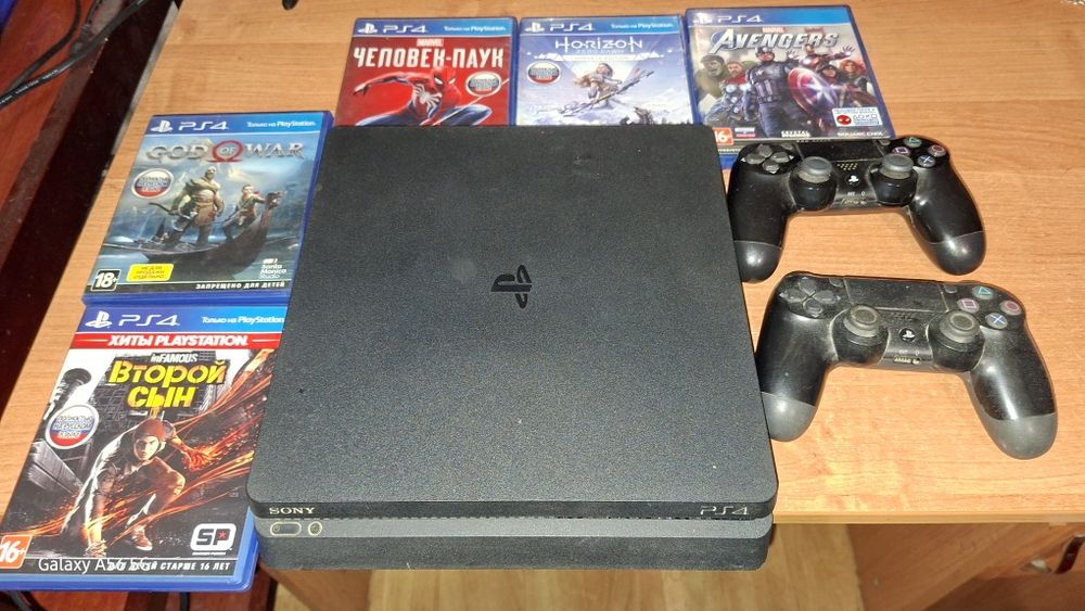 Sony Playstation 4 slim