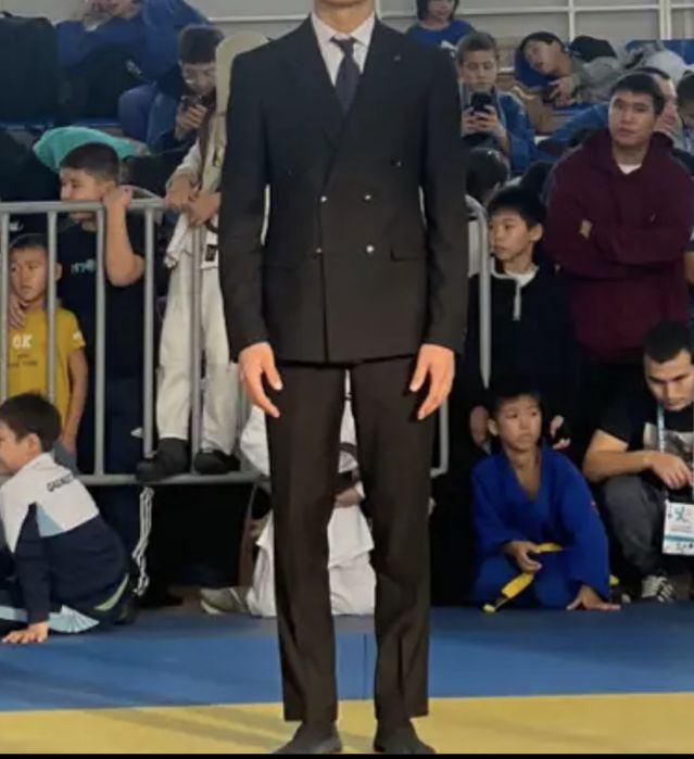 Черный костюм