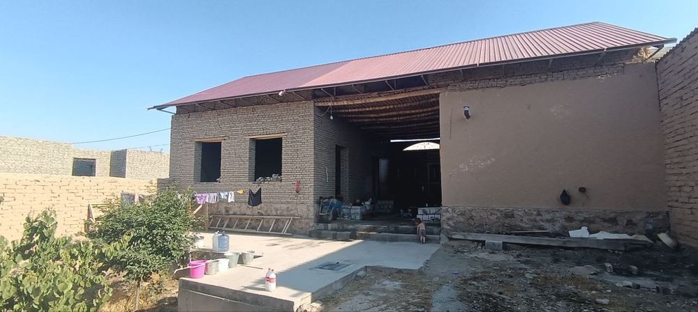 Farhod Savxozda 4 sotixli hovli sotiladi.Kadastlari bor.Vi-fi o'tgan