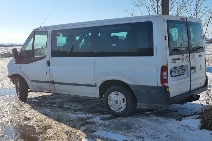 usa stanga dreapta fata spate broasca macara geam ansamblu stergatoare panou clima ceasuri plansa bord scaune fata spate planetara stanga dreapta fuzeta etrier bascula brat caleret Ford Transit 6, motor 2.2 tdci 63 kw, cod P8FA, cutie de viteze manuala 5