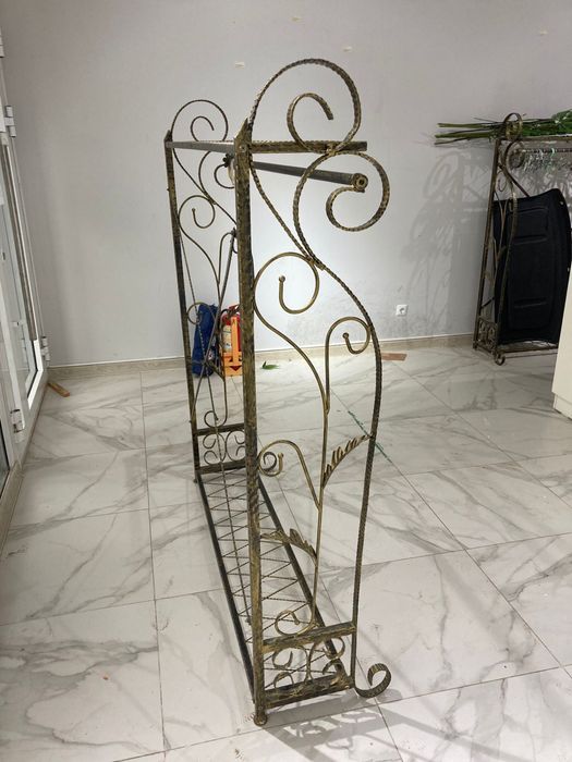 Продам стойку металлическую