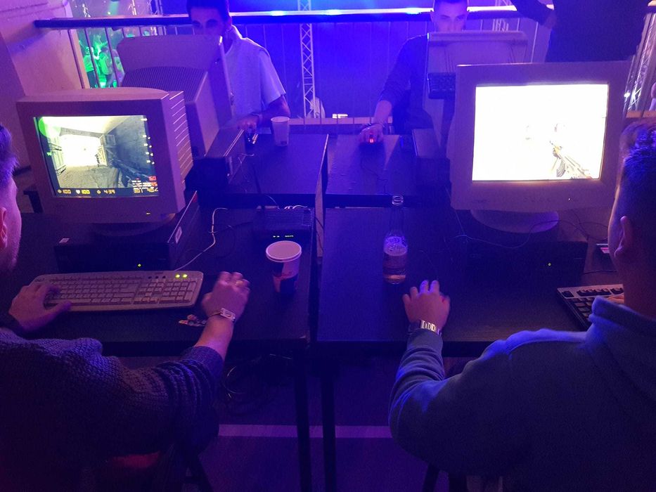 Organizat Eveniment Retro Gaming LAN Party Divertisment Oldies TV PC