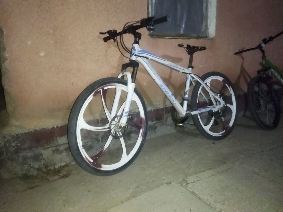 Продам велик срочно
