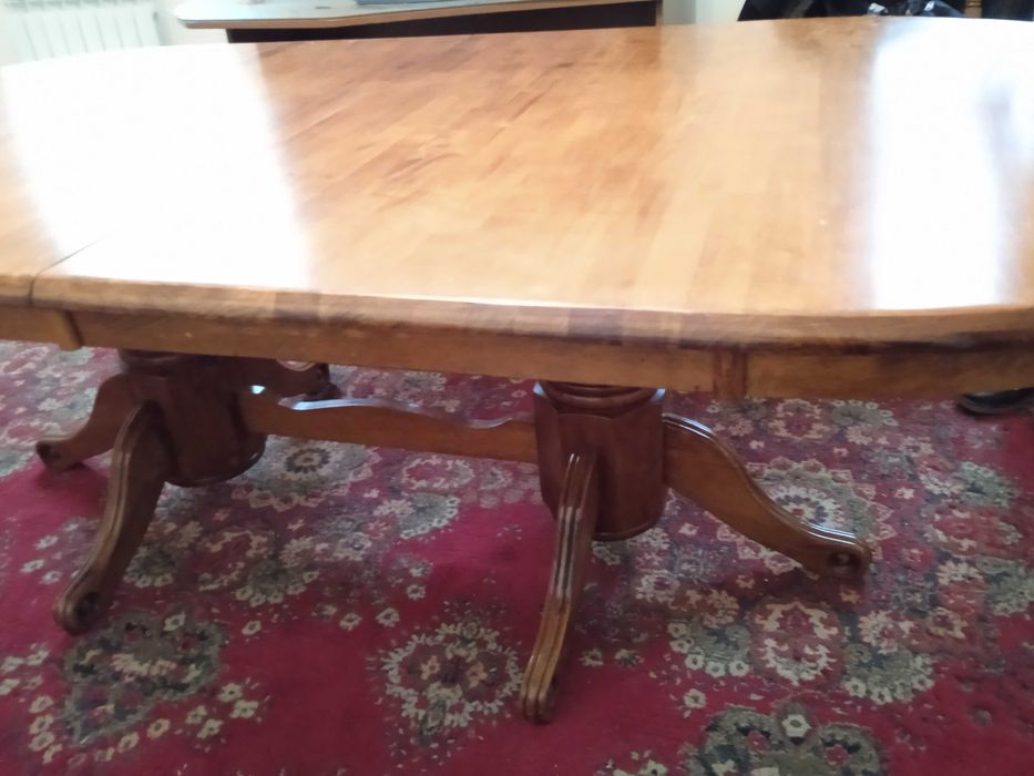 Стол обеденный красное дерево