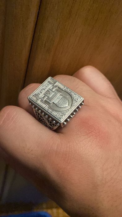 Продам кольцо в норм состоянии