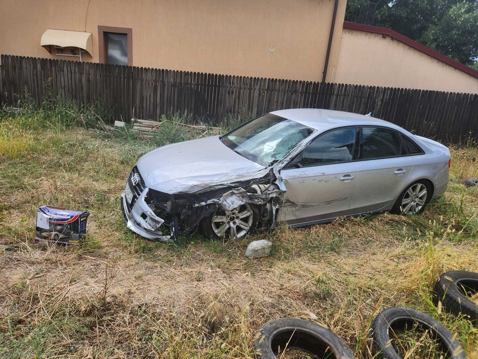 Dezmembrez Audi A4 avariat