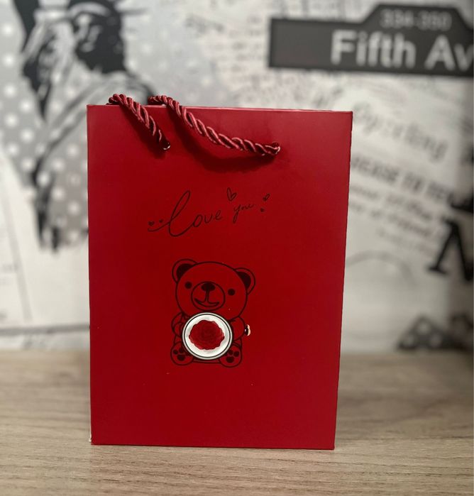 Ursulet decorativ cu trandafir