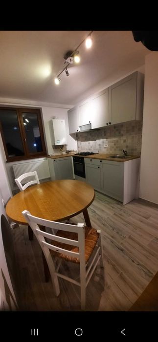 Inchiriez apartament o camera si balcon,46 mp,cartierTei