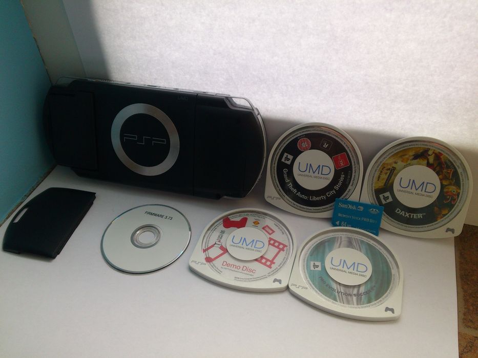 PSP 1003 complet cu jocuri și încărcător!