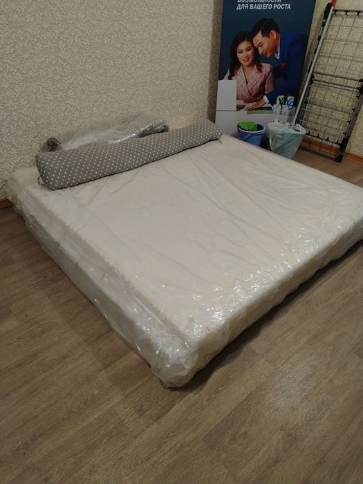 Матрас 2х спальный.