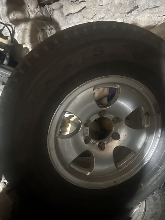 Продам колеса с дисками на джип