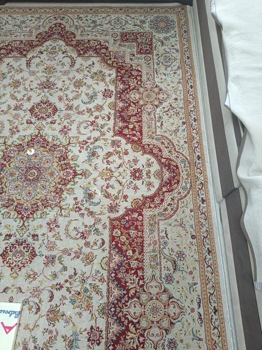 Продам ковер , размеры 2 метра на 4 метра