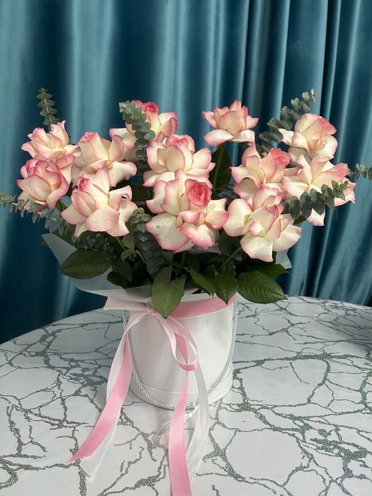 Продам розы в корзине