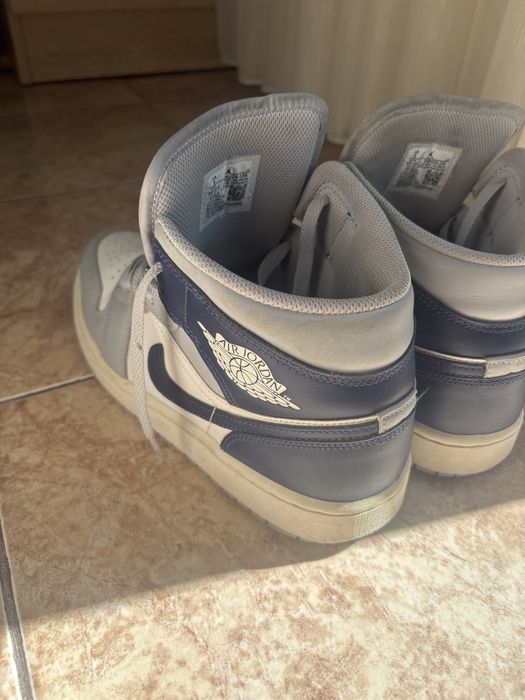 Air Jordan 1 Mid White Midnight Navy Wolf Grey