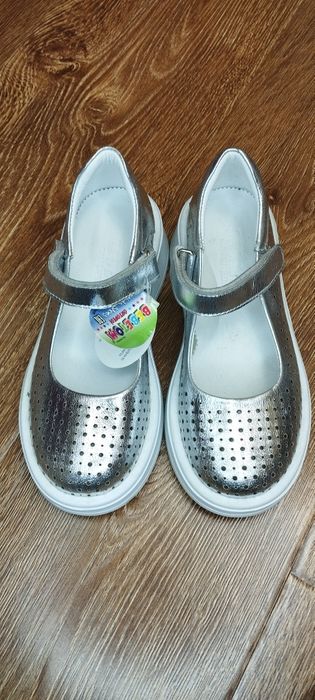 Продам туфельки и босоножки на девочек.