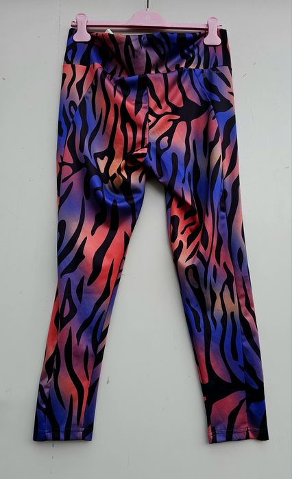 Adidas оригинален дамски клин нов  Л размер