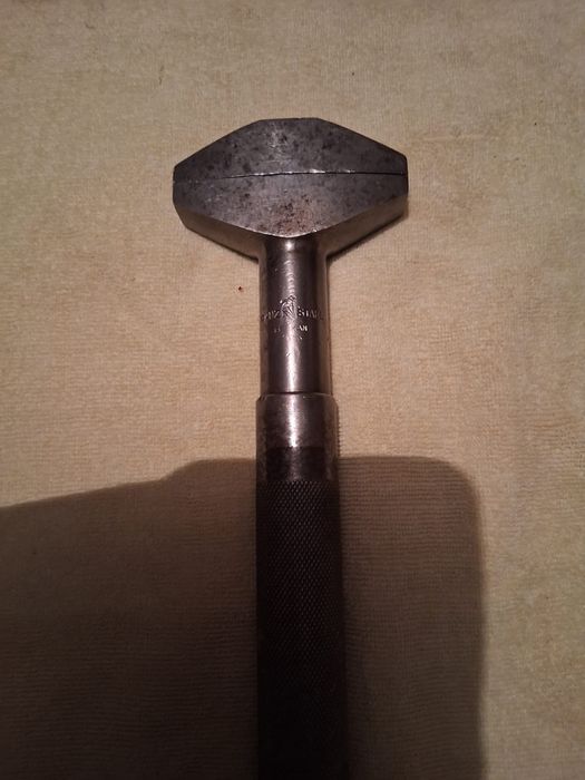 Cheie Franceză de250mm
Preț  :200 lei