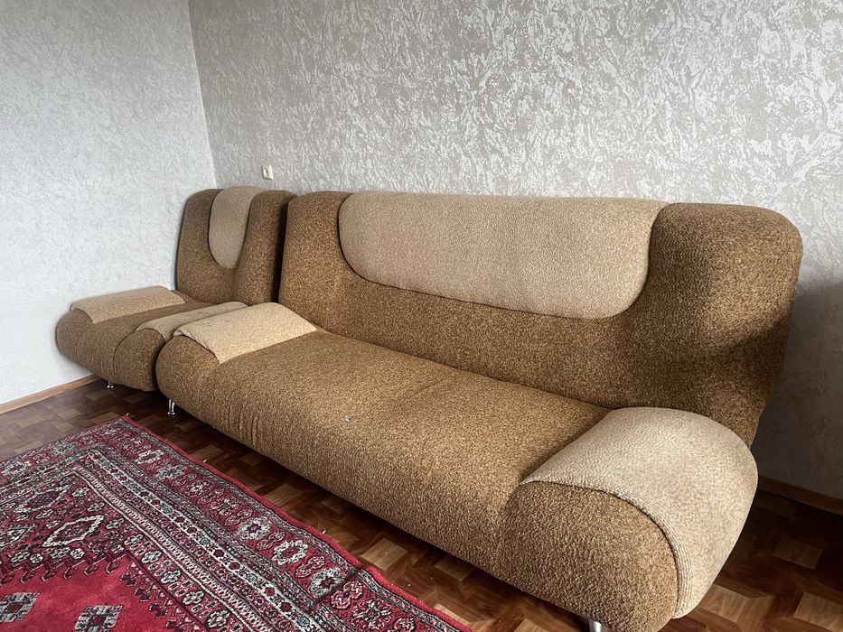 Диван с двумя креслами