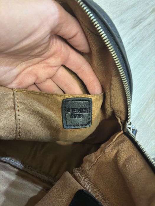 Продаю рюкзак Fendi