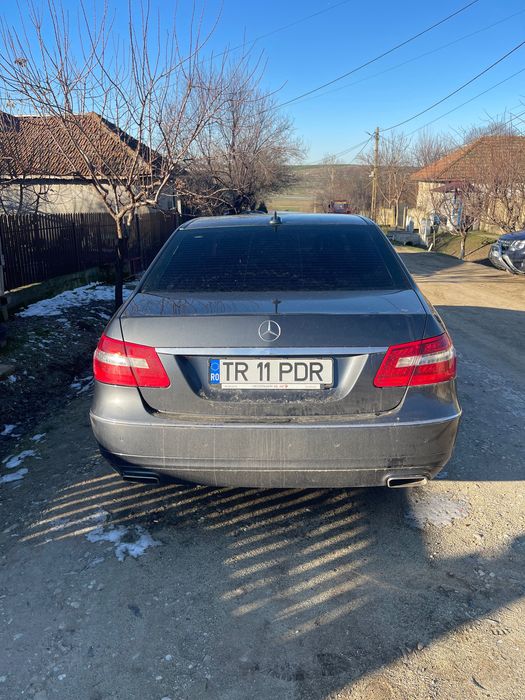 Vând Mercedes Benz E220 motorizare 2.2 170 hp automat  avariat