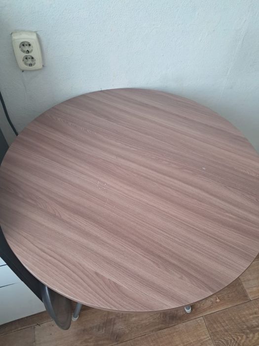 Стол в хорошем состояний