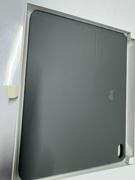 Клавиатура - Logitech Combo Touch iPad Pro 13-inch (M2)