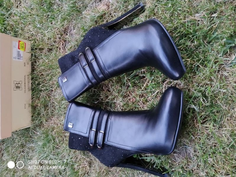 Обувки "GiAnni", "LIU JO", "Laura Biaggioti" и др.