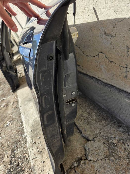 Usa stanga fata cu defect Mercedes Cls W218