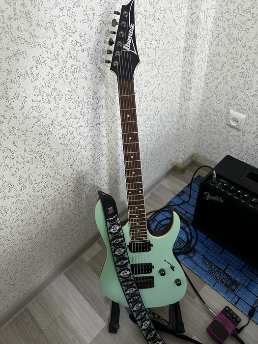 Гитара Ibanez + Mustang LT25 + Behringer HD300