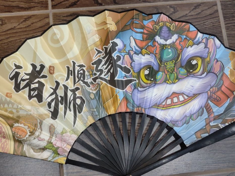 Красочные праздничные вееры