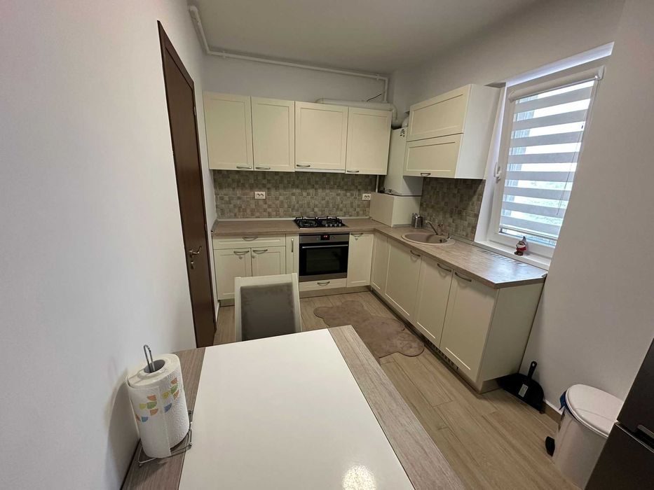Ofer spre inchiriere apartament 2 camere  decomandat Rotar Park 1 langa metrou Pacii