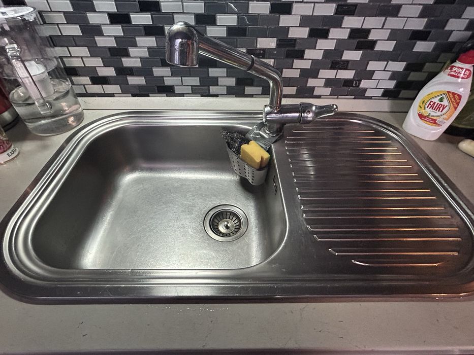 Продавам кухненска мивка със смесител инокс