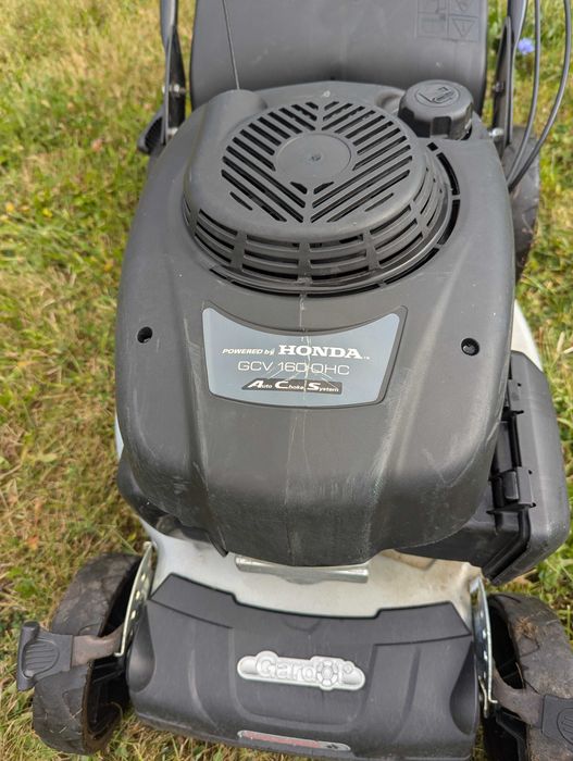 Masina de tuns iarba cu tractiune Honda