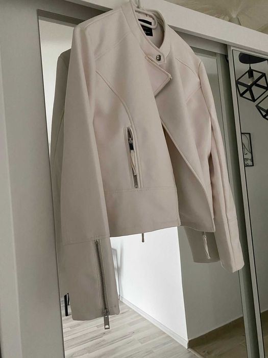 Geaca Dama ! 120 Lei