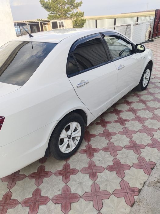 Продам машину Geely