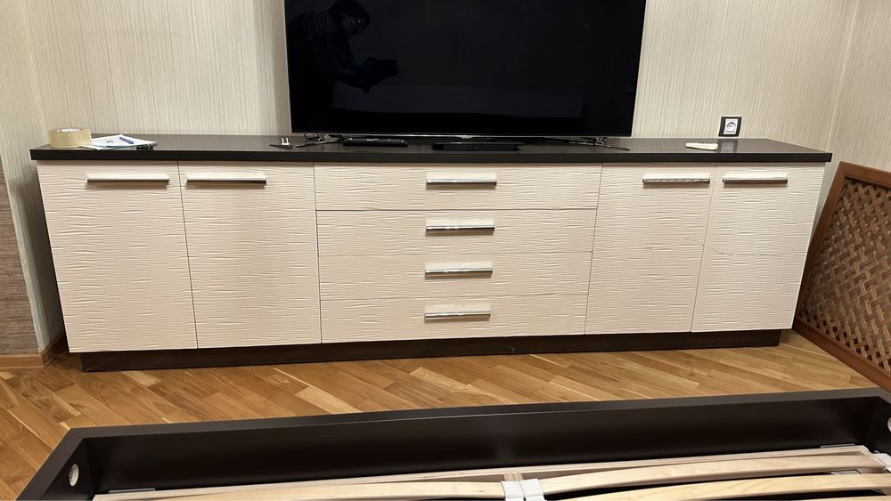 Продаю спальный гарнитур